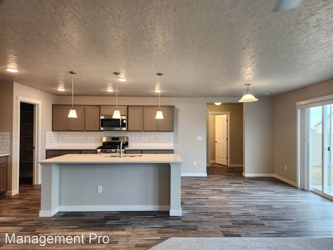 Building Photo - 4 br, 2.5 bath House - 11442 W. Harlington...
