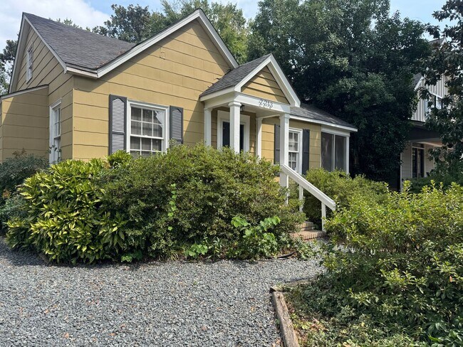 Foto del edificio - 2213 Chesterfield Ave