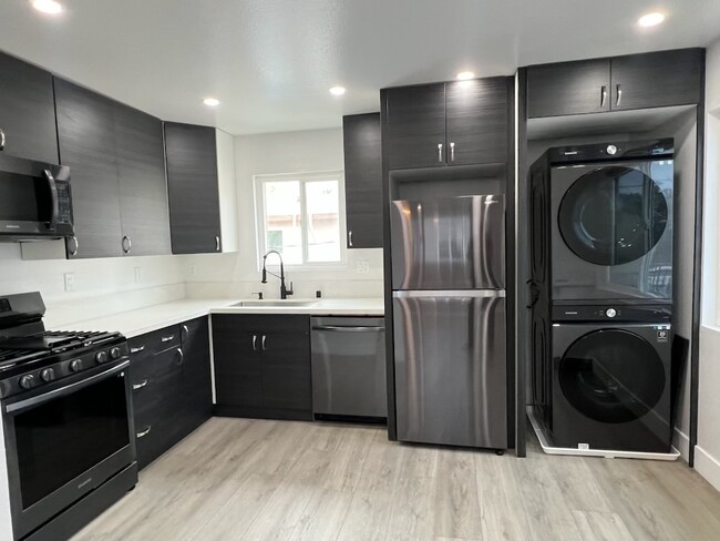 New black stainless steel appliances - 1872 Diamond St