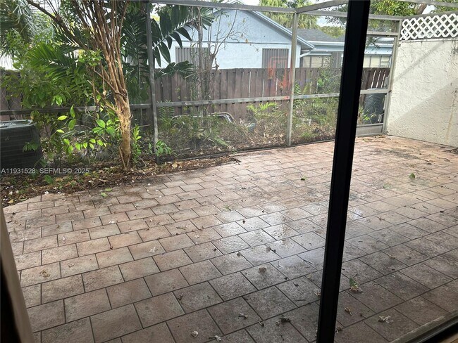 Building Photo - 6857 SW 36th Ct