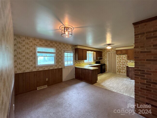 Foto del edificio - 709 Rock Hill Church Rd