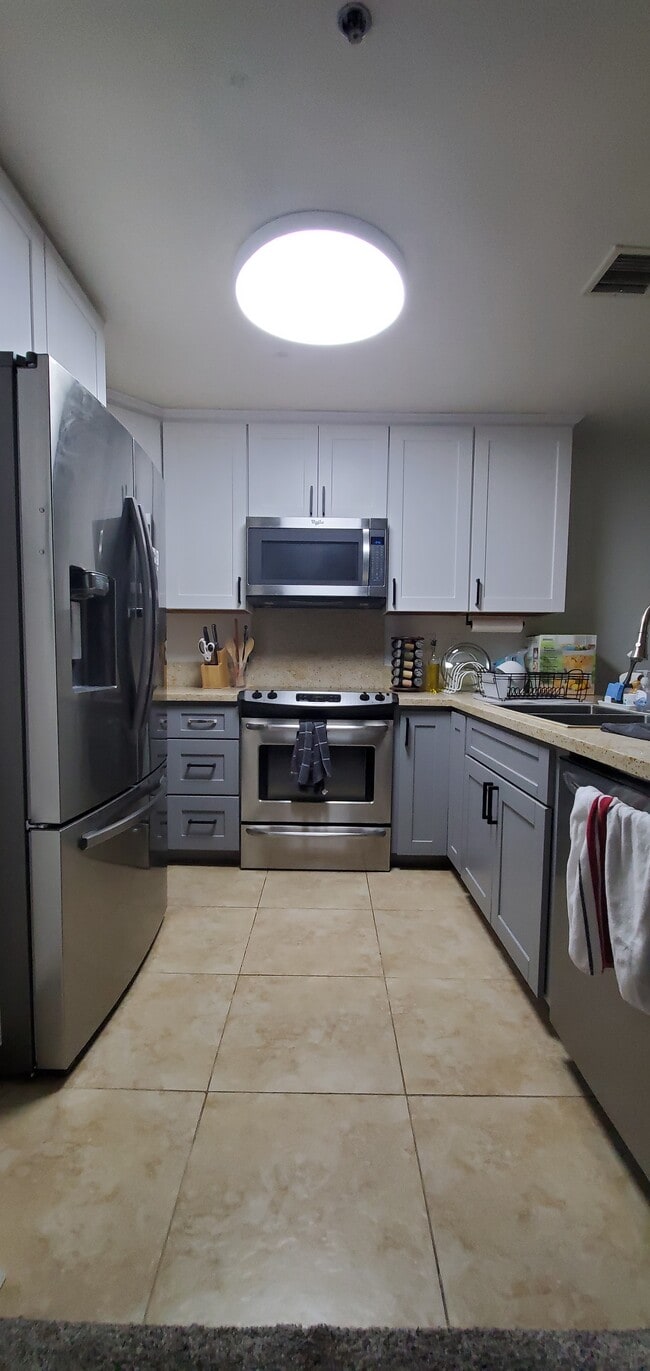 kitchen - 3955 Faircross Plz