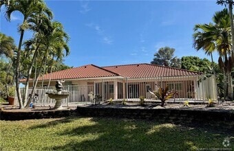 Building Photo - 4881 SW Lake Grove Cir