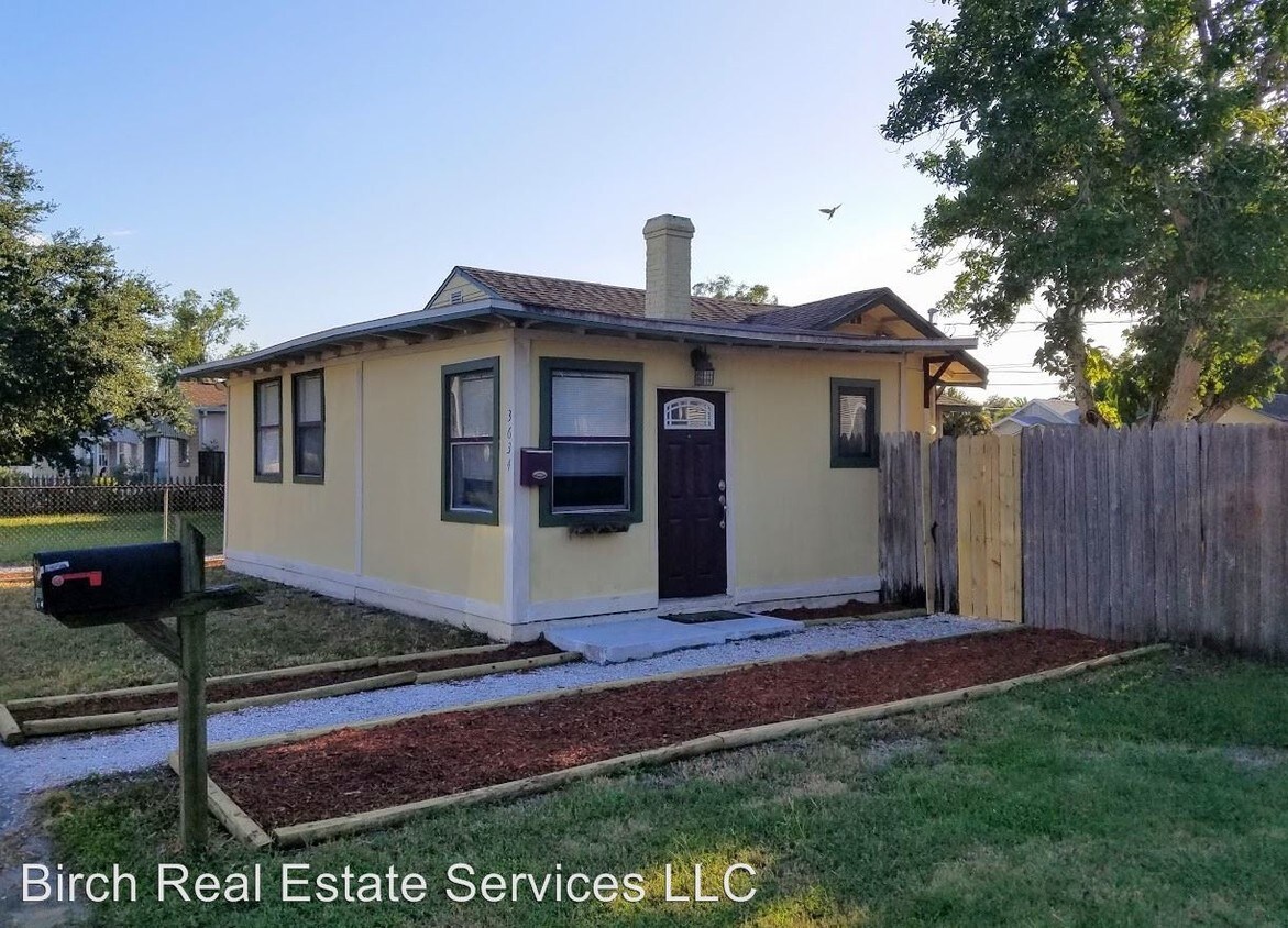 Foto principal - 3 br, 2 bath House - 3634 14th St N