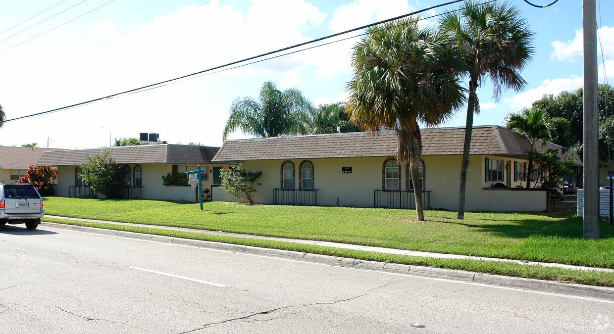 Building Photo - 421 Banks Rd