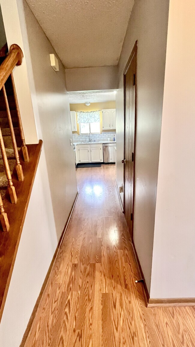 Foto del edificio - 6865 Barker Dr