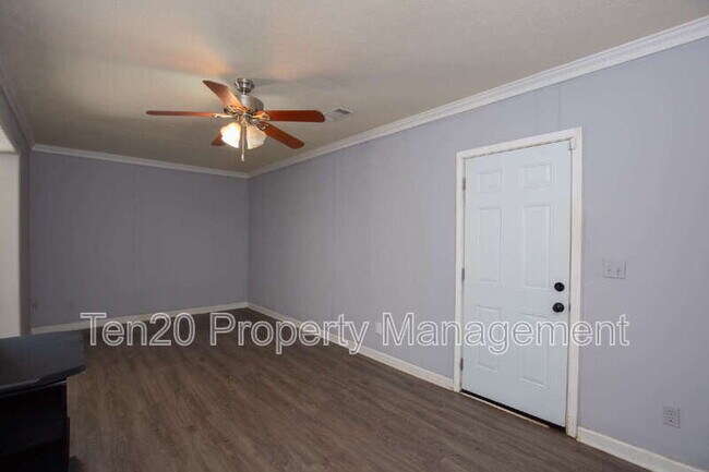 Foto del edificio - 6219 Stoneway Dr