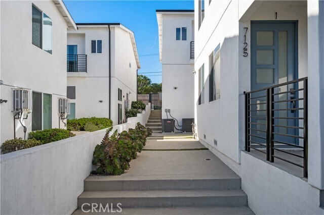 Foto del edificio - 7125 S La Cienega Blvd