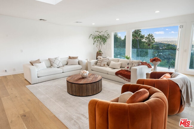 Building Photo - 3541 Multiview Dr