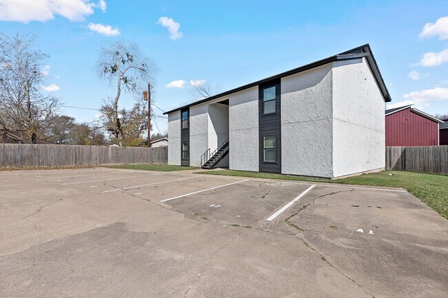 Building Photo - 1505 Alpine Cir