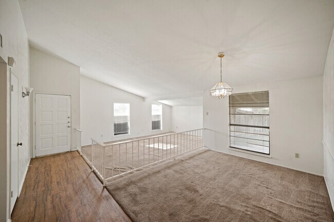 Foto del edificio - 15822 Danford Dr