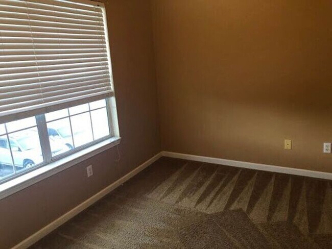 Building Photo - 2/2 Apartment near Navy Base