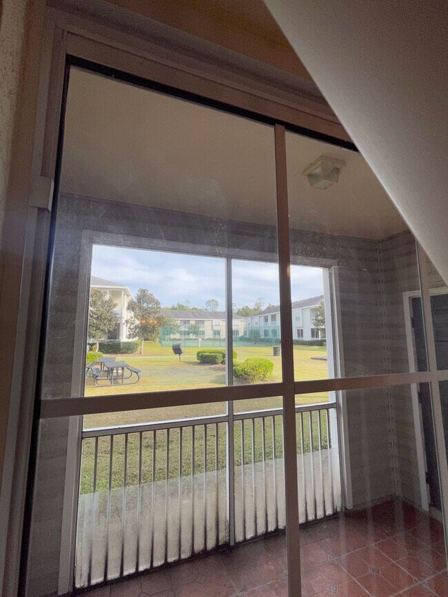 Foto del edificio - Beautiful 2 bedroom 2.5 bathroom townhome