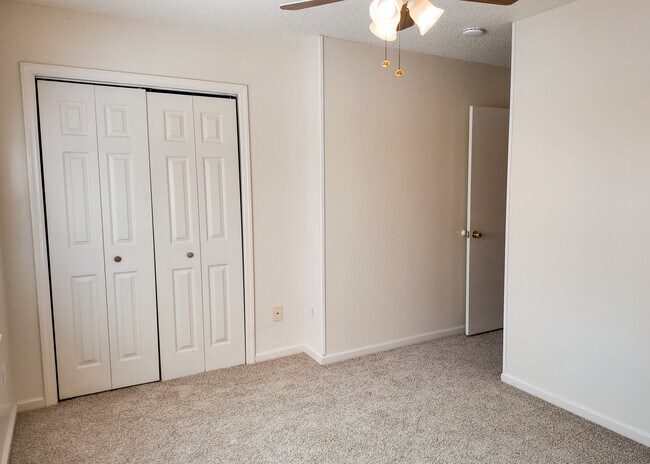 Foto del edificio - 204 Meadowbrook Ln