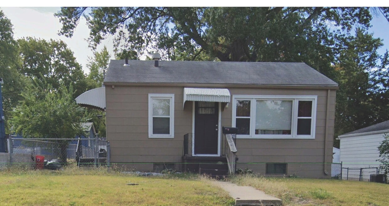 1119 Pawnee St, Leavenworth, KS 66048 House Rental in Leavenworth, KS