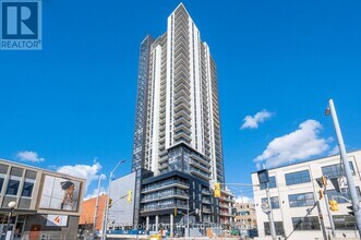 Building Photo - 60 Charles St W