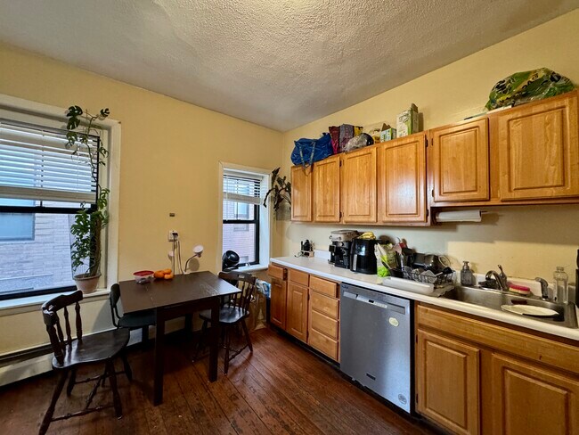 Building Photo - 1516 Tremont St