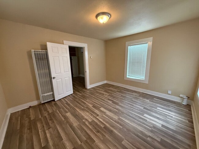 Building Photo - Renovated 2 Bed Home Near Downtown | Modern Updates + Great Location!