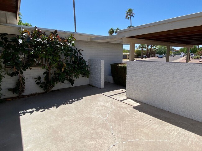 Foto del edificio - Scottsdale 4 Bed. 1.75 Bath located In Tow...