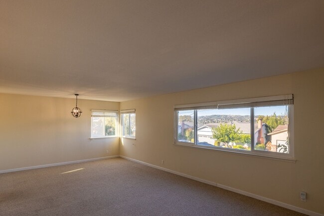 Building Photo - Charming 4-Bedroom Home with Scenic Views ...