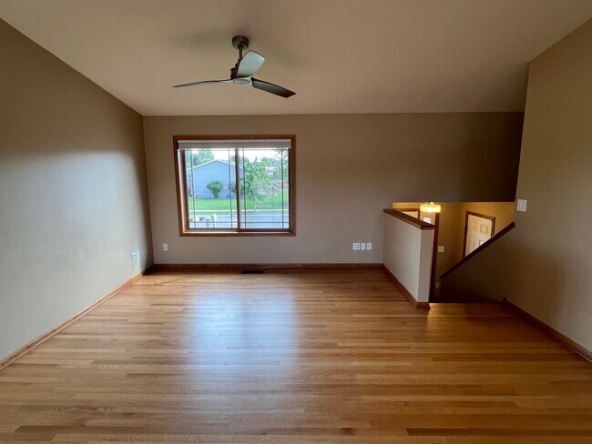 Building Photo - 5315 Castleview Dr NW