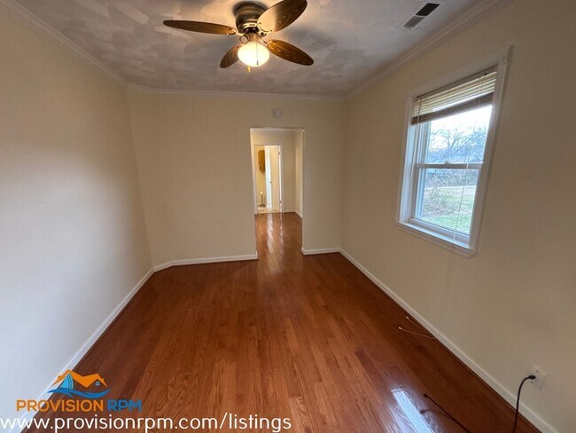 Foto del edificio - 221 Rosewood St