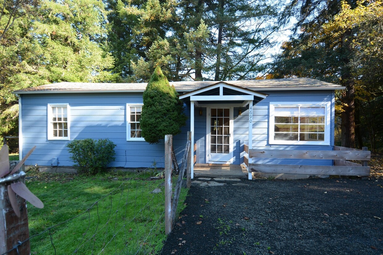Primary Photo - 4690 Coos Bay Wagon Rd
