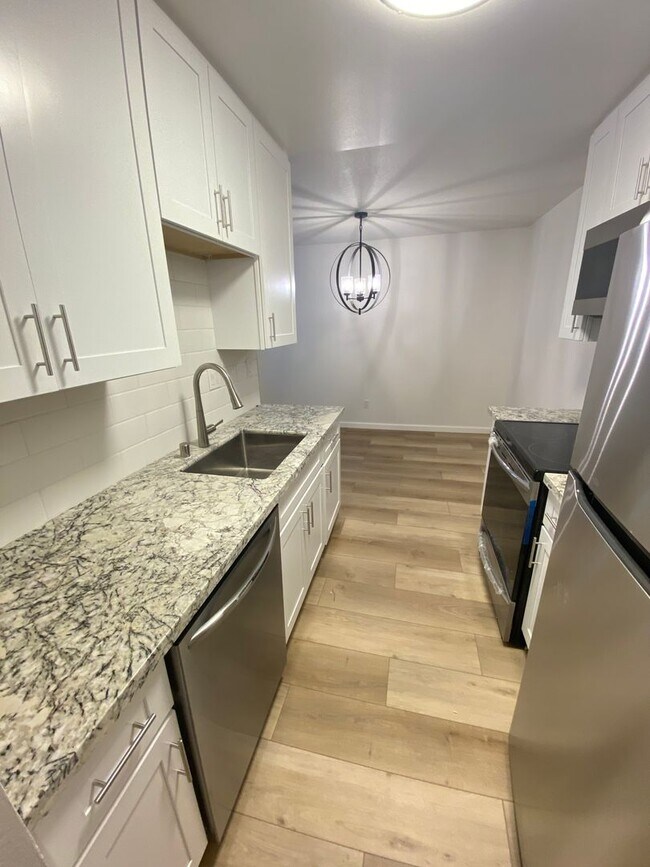 Foto del edificio - 2 Bed 1 Bath Condo (Remodeled)