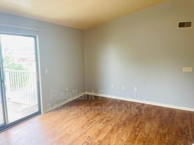 Building Photo - 910 Amhurst Dr