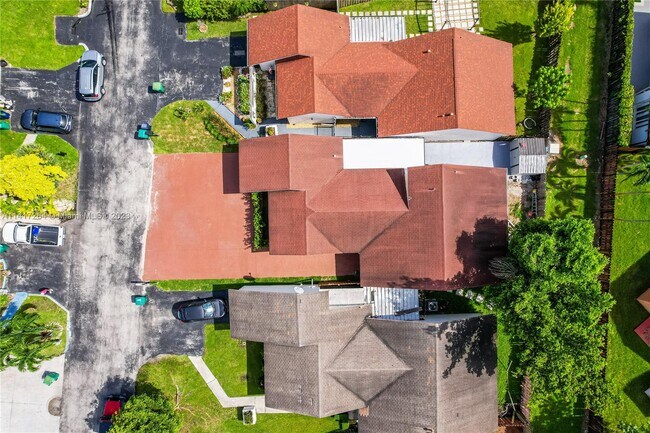 Foto del edificio - 6912 SW 104th Ct