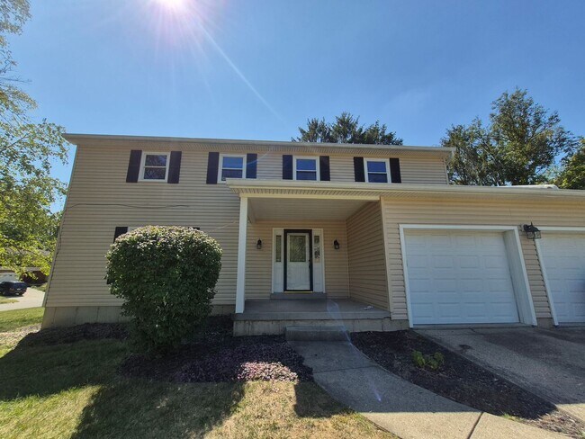 Foto del edificio - Large 2 story home!!