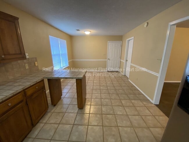 Building Photo - 2106 Breckenridge Terrace