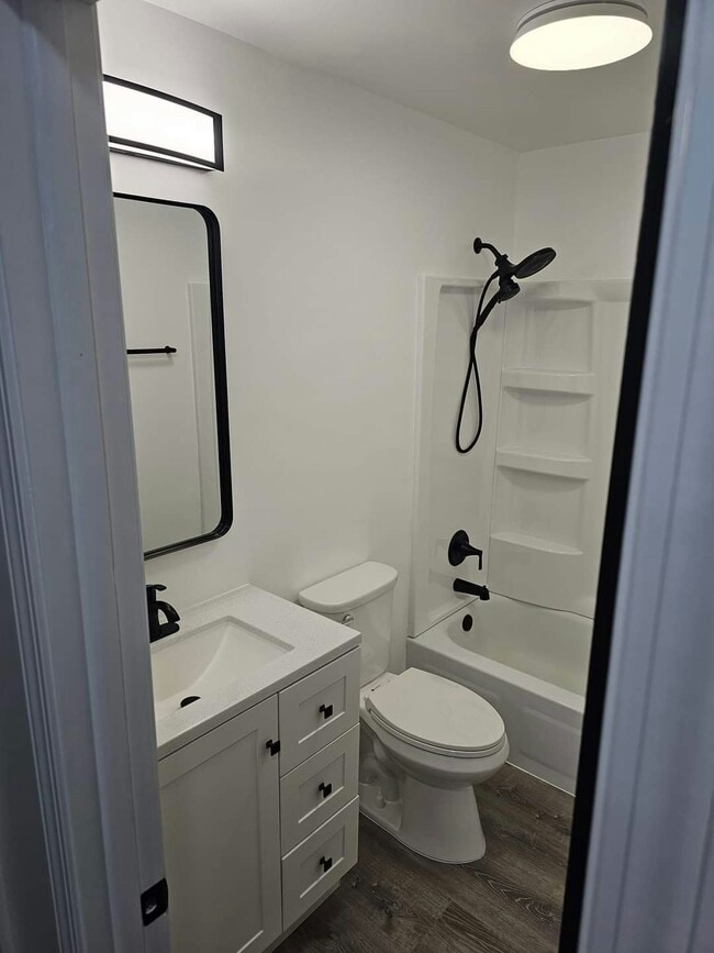 Building Photo - 350 Crestline Ct
