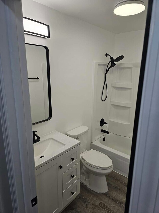Foto del edificio - 350 Crestline Ct