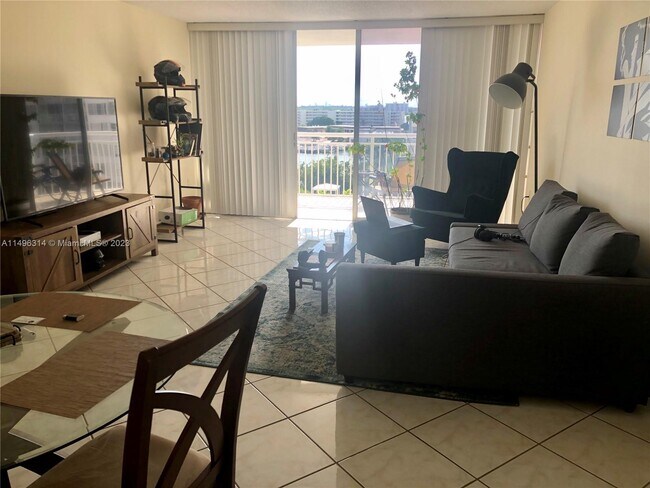 Foto del edificio - 18071 Biscayne Blvd