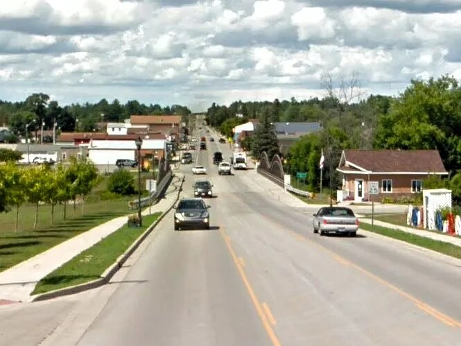 Building Photo - 500 Pineview Ct