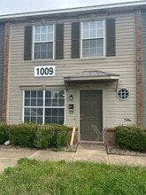 Building Photo - 1009 SE J St