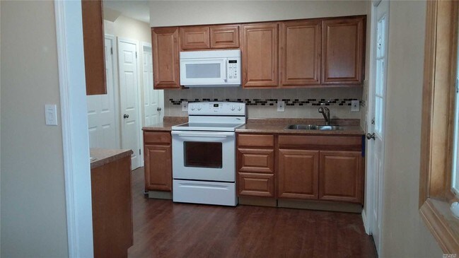 Building Photo - 2083 Prospect Ave