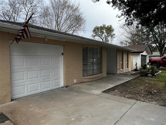 Building Photo - 4434 Donalbain Dr