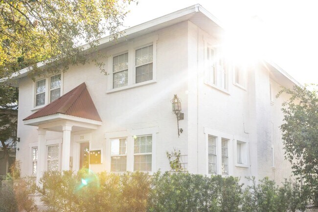 Foto del edificio - 205-207 S Westland Ave