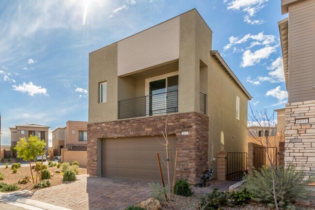 Building Photo - Gorgeous 3 Bedroom home in the gated Belte...
