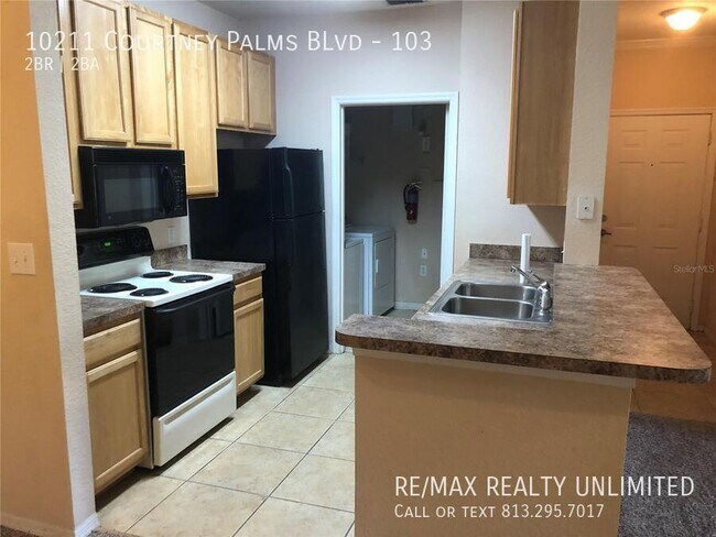 Foto del edificio - 10211 Courtney Palms Blvd