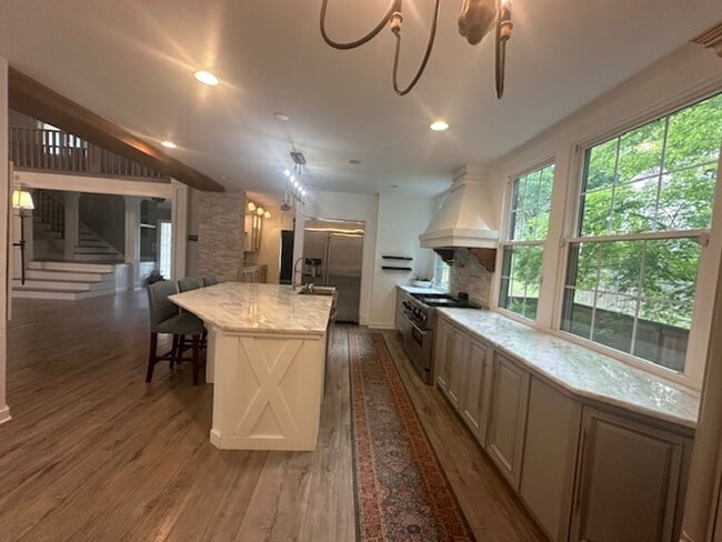 Building Photo - Stunning 5-Bedroom Home in Germantown-Spac...