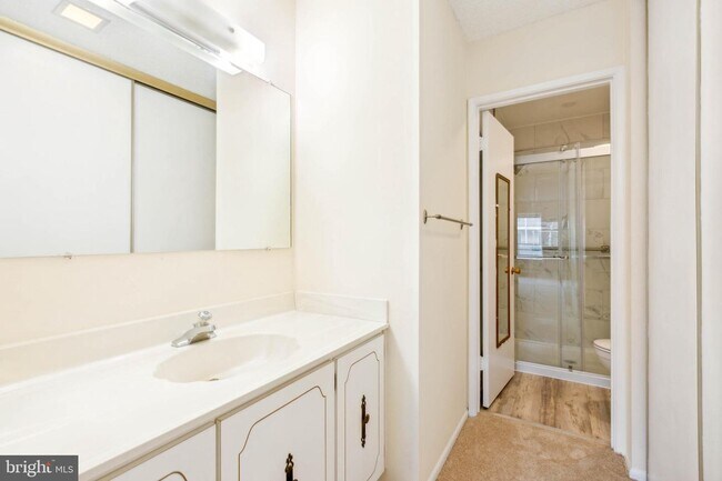 Building Photo - 15400 Bassett Ln