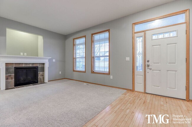 Foto del edificio - Pet Friendly 5 bed 2.5 bath Battle Ground ...