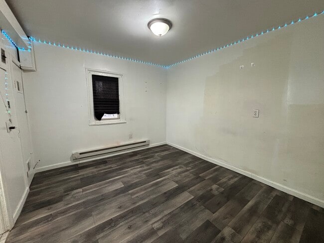 Building Photo - 247 Inslee Pl