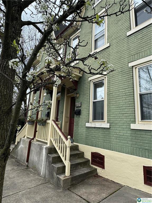 Building Photo - 417 Linden St
