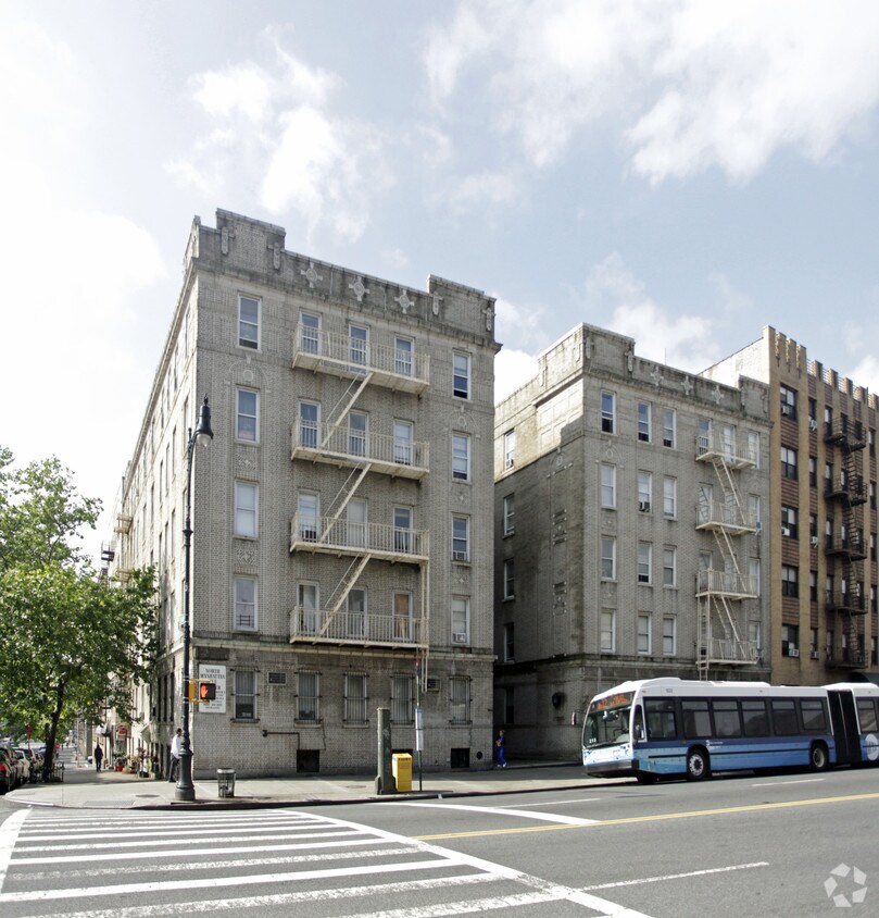 Primary Photo - 4966 Broadway