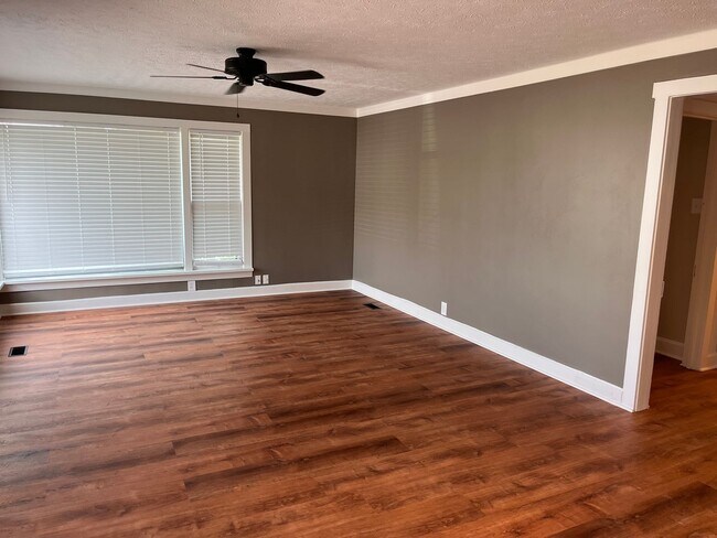 Foto del edificio - For Rent: Charming Newly Renovated 2-Bedroom Home