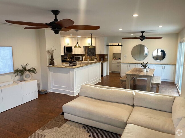 Building Photo - 3845 Hibiscus Cir